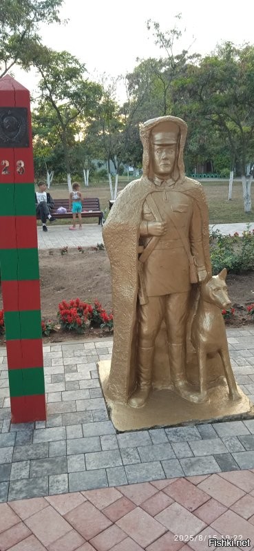 Бронзовые герои: Памятники, посвященные безусловной верности