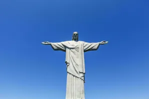 Молния ударила в толпу митингующих в Бразилии