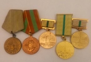 Я храню все награды своей родни - внукам передам. Чтобы помнили.