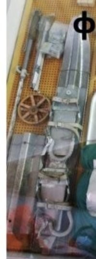 Из лыж можно сделать санки.