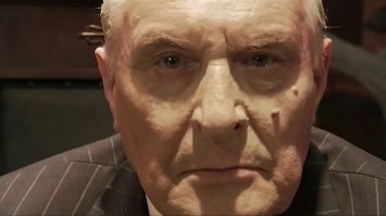 Мужчина ударил пожилую соседку, к которой часто приезжают интернет-заказы