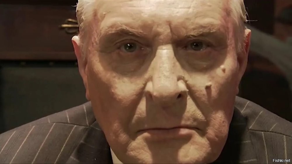 Мужчина ударил пожилую соседку, к которой часто приезжают интернет-заказы