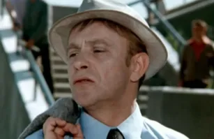 Ну раз борода, то всё ясно - хыппи...