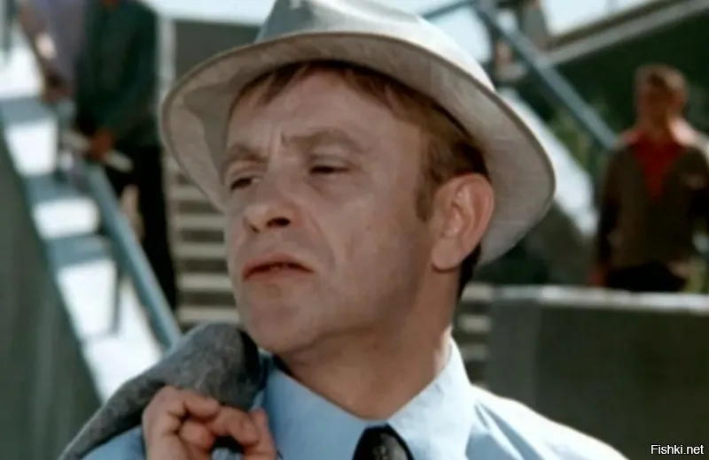 Ну раз борода, то всё ясно - хыппи...