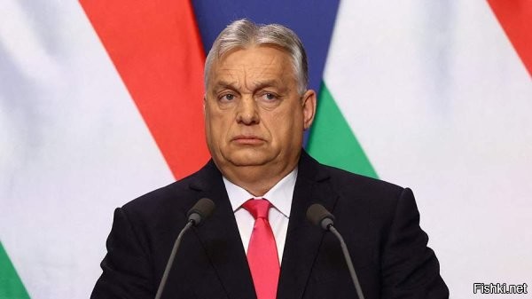 Будапешт ежедневно получает угрозы со стороны Украины, заявил премьер-министр Венгрии Виктор Орбан



Комментируя слова главы украинского МИД Андрея Сибиги о том, что конфликт в украинско-венгерских отношениях приближается к пику, Орбан отметил, что давление со стороны Киева стало "частью повседневной жизни". По его словам, угрозы исходят от представителей украинского руководства   от президента, министра иностранных дел и сотрудников спецслужб.

Орбан утверждает, что цель этих действий   смена власти в Венгрии и формирование "проукраинского правительства". При этом, по его словам, угрозы направлены прежде всего против членов венгерского кабмина, в частности министра иностранных дел Петера Сийярто и его самого.

"Если кто-то не способен с этим справиться, лучше пойти работать артистом балета",   посоветовал коллегам венгерский премьер.

Ранее Виктор Орбан обвинил Киев во вмешательстве в выборы в Венгрии. По его словам, украинские власти хотят получить деньги и как можно скорее проникнуть в Евросоюз, против чего выступает Будапешт.
  

Зеленский, нанеси удар дронами по Венгрии и мы посмотрим, чем это закончится для Украины...