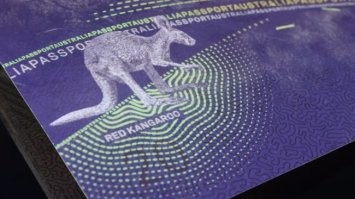 Куча стран использует UV-краску как защиту от подделок.
В чем новость то?