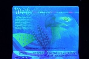 Куча стран использует UV-краску как защиту от подделок.
В чем новость то?