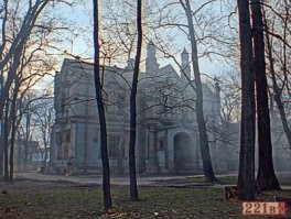 Я, бывая на Чёрной Речке, всё никак не зайду в дом, где Джефферсон Хоуп, позже задержанный Шерлоком Холмсом отравил Эноха Дреббера, после чего написал кровью на стене слово «Месть» (серия «Кровавая надпись»). Там теперь торговый центр или вроде того, а надпись, скорее всего, стёрли коммунальщики((