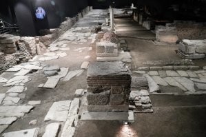 Станция метро в Салоники, где выходя из поезда попадаешь в историю на несколько веков назад