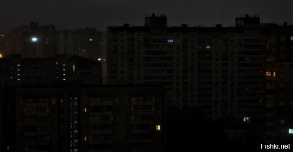 Киев тонет в протестах



Киев, 22 февраля 22:48 - В украинский столице не утихают протесты из-за постоянных отключений электричества.

На этот раз люди вышли из домов и перекрыли дорогу на улице Вербицкого   терпение у жителей, похоже, заканчивается.

Люди требуют элементарного   света в домах. Но вместо решения проблемы киевские власти продолжают кормить население обещаниями и объяснять всё «сложной ситуацией».

Ранее СМИ писали, что киевляне не понимают причин затяжных отключений света.

"Спокойной ночи", киевляне - хатаскрайники! 
Громче требуйте от Кличко включить свет!