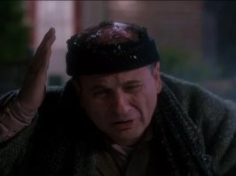 Американский боксер лишился парика во время боя