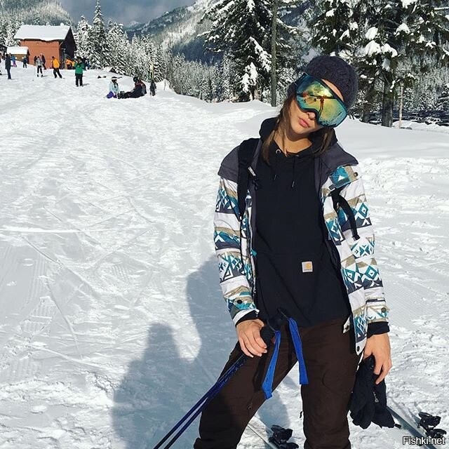 А не Рэйчел? И одежда та же.