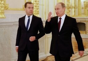 - Дима давай помогай...! - Вова ну а че я сделаю то...