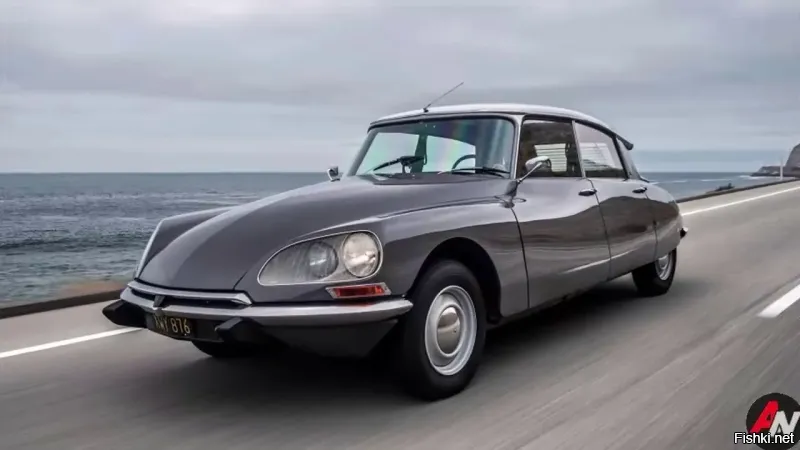 Несмотря на продвинутые технологии новых авто, благодаря характеристикам подвески, даже в двухтысячных, съёмки скачек велись со старого Ситроена DS21