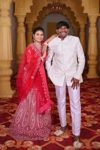 Пишут, что женат на подруге детства.