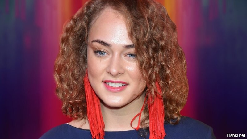 Эта похожа на смесь Арьи Старк и Аглаи тарасовой)