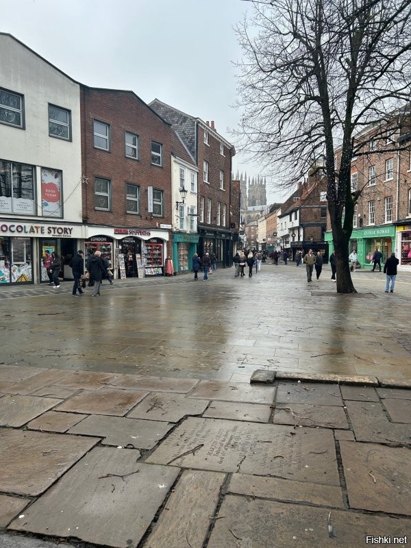 Это Йорк, старинный красивый английский город...