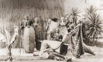 В 1958 году в этом зоопарке другие экспонаты были и им бросали бананы  бельгийцам это говоришь они не верят .