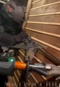 Ну ребята с таким инструментом любую дверь без проблем вскроют.