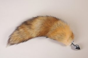 Судя по фото, он делал протезы лисичкам, которые потеряли свои хвосты