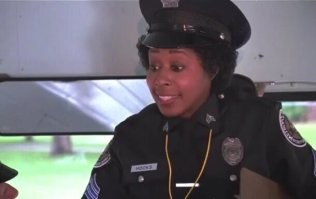 В США женщина-полицейская во время задержания по ошибке ударила электрошокером своего напарника