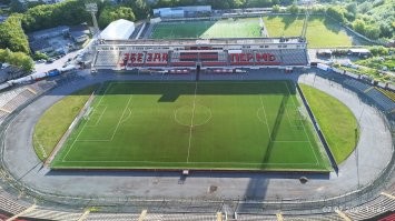 Знакомая тема 
Футбол смотрим с комфортом, коньячком и закуской