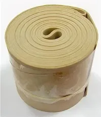 Резинка-это или ластик канцелярский, или то что на член надевали....А на рогатку идеально подходил жгут медицинский! Желтый в идеале, серый жесткий, плохо тянулся и быстро рвался! Были еще польские жкуты,  черно-красно-зеленые, трехслойные! Но дорого стоили и в рулоне мало было...А рогатину каждый под себя делал, индивидуально! Кто то любил крупные, что бы камни особо не выбирать, кто то наоборот мелкие с риском по пальзам камушком засадить!