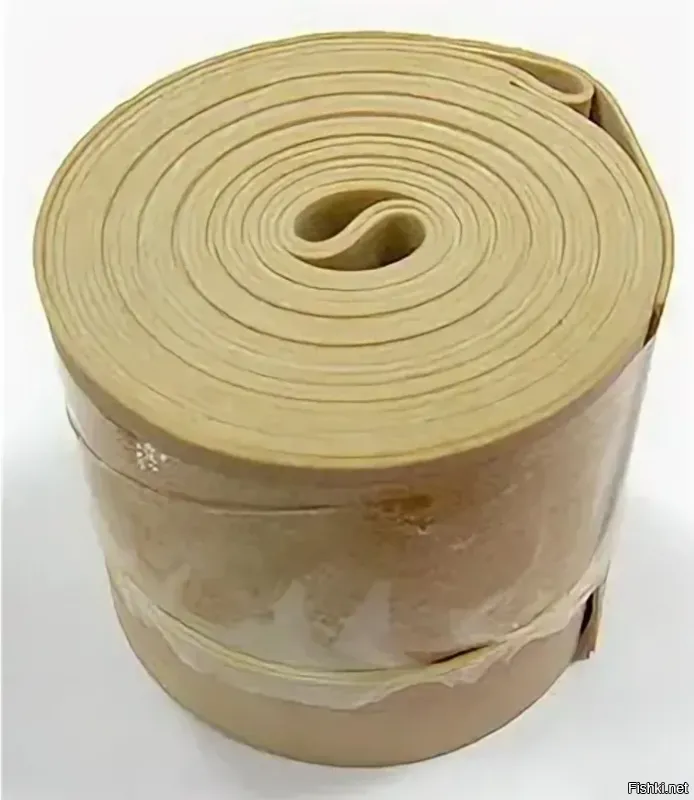 Резинка-это или ластик канцелярский, или то что на член надевали....А на рогатку идеально подходил жгут медицинский! Желтый в идеале, серый жесткий, плохо тянулся и быстро рвался! Были еще польские жкуты,  черно-красно-зеленые, трехслойные! Но дорого стоили и в рулоне мало было...А рогатину каждый под себя делал, индивидуально! Кто то любил крупные, что бы камни особо не выбирать, кто то наоборот мелкие с риском по пальзам камушком засадить!