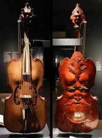 Я один над лицом сиськи вижу? Да и лицевой части вроде проглядывается какая то (вроде женская) фигура...