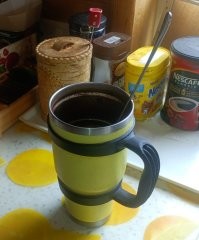 Термокружка! 
Литр не остывает пару часов на морозе. 

Ну и пиво не нагревается на жаре.