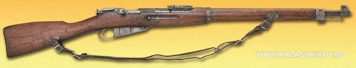 Винтовка М/28 имела ещё старый русский прицел с дальностью до 3200 аршин (шагов), однако финны переделали маркировку на основании прицела на метрическую.
Поставщиками стволов были: с одной стороны снова швейцарская фирма Schweizerische Industriegesellschaft (20 000 стволов), с другой   фирма Tikkakoski, изготовившая ещё 13 016 стволов. И те, и другие стволы легко различаются по фирменным клеймам.
Большая редкость   6 000 винтовок со стволами SIG, использовавшиеся отрядами лыжников. Их характерное отличие   двойные прорези под ремень на прикладе (остальные снабжены обычными финскими элементами крепления ремня). В общей сложности было произведено 33 016 винтовок М/28.