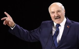 Лукашенко заявил, что запрещать и блокировать интернет-ресурсы   это дикость и средневековье. В Белоруссии их не блокируют:
"Слышал предложения о блокировке мессенджеров или соцсетей. А зачем? Люди уйдут в эти сервисы, как их там, прокси всякие, VPN. И что? Будут платить деньги зарубежным компаниям.
Вы знаете, кто контролирует эти сервисы? И я не знаю. Зачем мешать людям общаться тут?".
