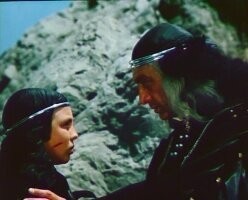 Сразу грузинский фильм про воронов вспоминается "Иванко и царь Поганин".