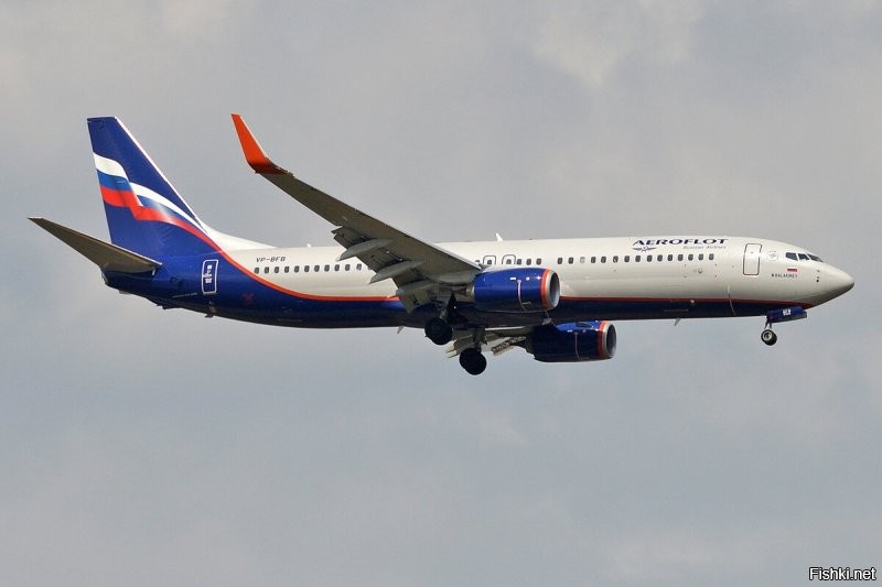 На 737-м два двигла...