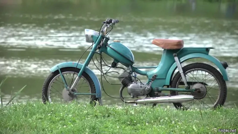 Похоже на мопед Рига-4 (1968-1973).