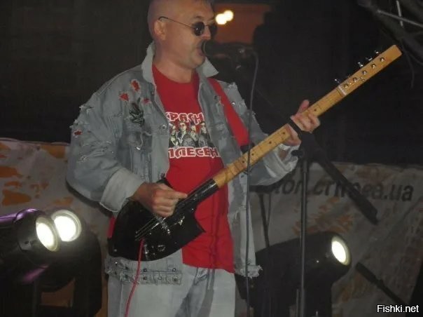 30+ самых безумных гитар в истории рок-музыки