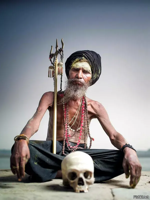 Так вы не путайте, богов и святых..