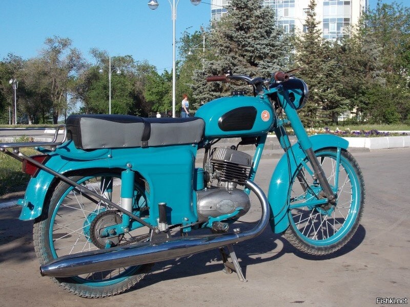 Юпитер был у деда,дрындыыр звуки пародировал когда за рулём сидел))))Верхняя фото не встречал может иж-56?И дедова другана был такой вот минск фото приложу.Мински у нас очень популярны в деревне были тоже,собственно это и их родина.Явы это попосже и помодней. Еще помню мне говорил умру но в сарае коляска от Панони стоит ,да стояла,только Панони не осталось....