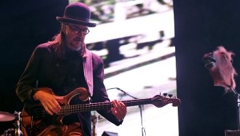 А басы Леса Клейпула? А гитары Егора Летова?