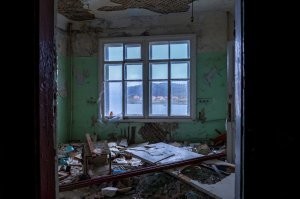 В Советском Союзе деньги некуда девать было, не было эффективного хозяина, тратили направо и налево. Не то что сейчас, экономно и по делу.