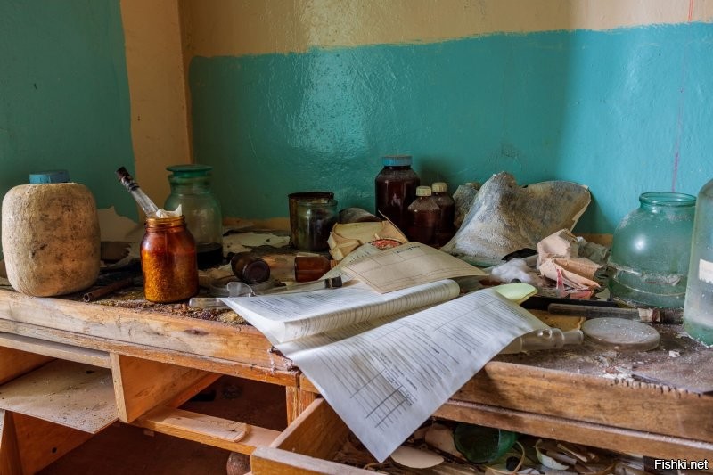В Советском Союзе деньги некуда девать было, не было эффективного хозяина, тратили направо и налево. Не то что сейчас, экономно и по делу.