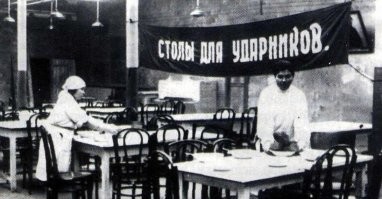 При Советском Союзе барабанщиков даже кормили отдельно от всех
;-)
