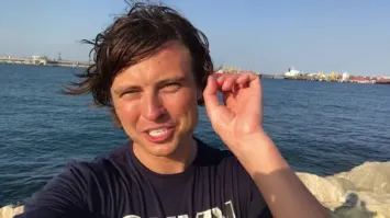 он одобряет...
чем старше, тем сексуальнее..