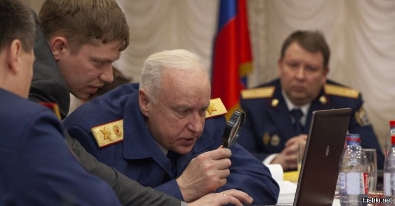 28. Ну что, где там вы все, ржавшие над этой фотографией? Не смешно уже, клованы? Единственный руководитель, который на самом деле работает. Что будет, когда он уйдёт?