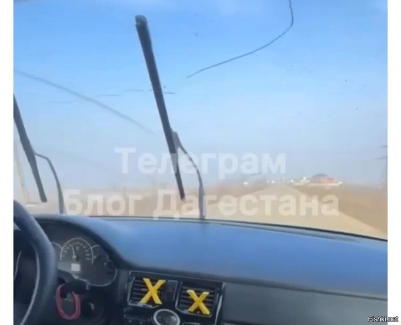 Дворники вертикально. 
Это прям по спортивному, для улучшения аэродинамики.