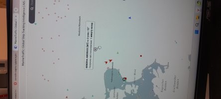 Зашёл на "Marine traffic " и увидел что этот газовоз идёт себе спокойно по Балтике,и не знает что он застрял во льдах: