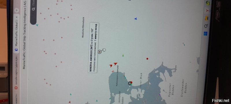 Зашёл на "Marine traffic " и увидел что этот газовоз идёт себе спокойно по Балтике,и не знает что он застрял во льдах: