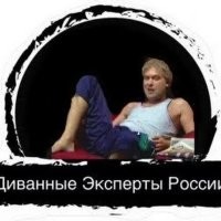 Женщина пострадала при падении наледи с крыши