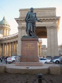 У Барклая-де Толли Михаила Богдановича русской крови не было совсем, только шотландаская. Но он был полностью русским. А вот про Николая II кровавого такого сказать нельзя.