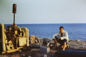 Мыс Тарханкут. Был я здесь. Примерно на этом месте у нас лагерь был. 1985-й год.